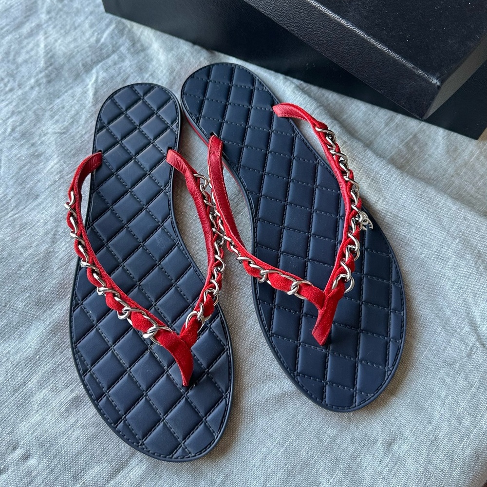 Stylish Black and Red Flip Flops with Chain Detail